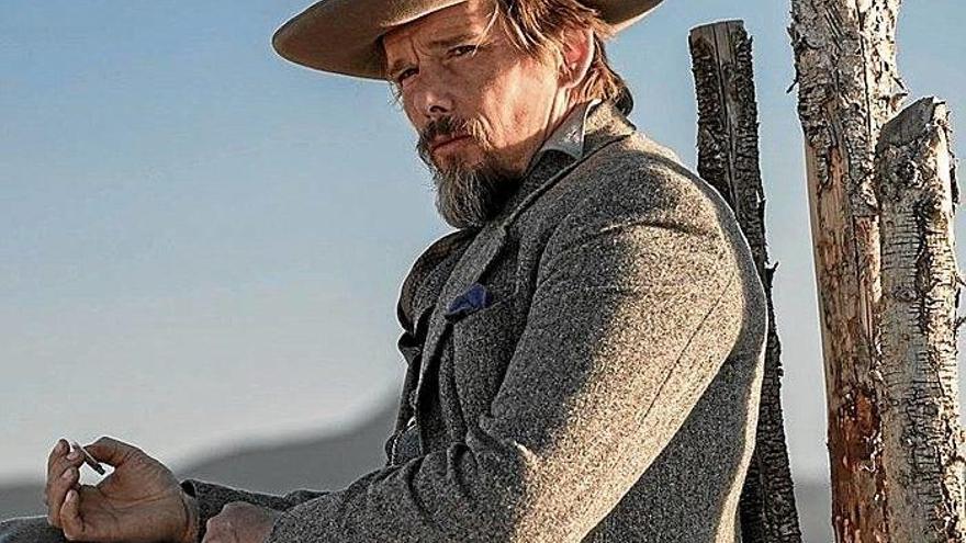 Ethan Hawke interpretando a su personaje en su última película: Los siete magníficos.