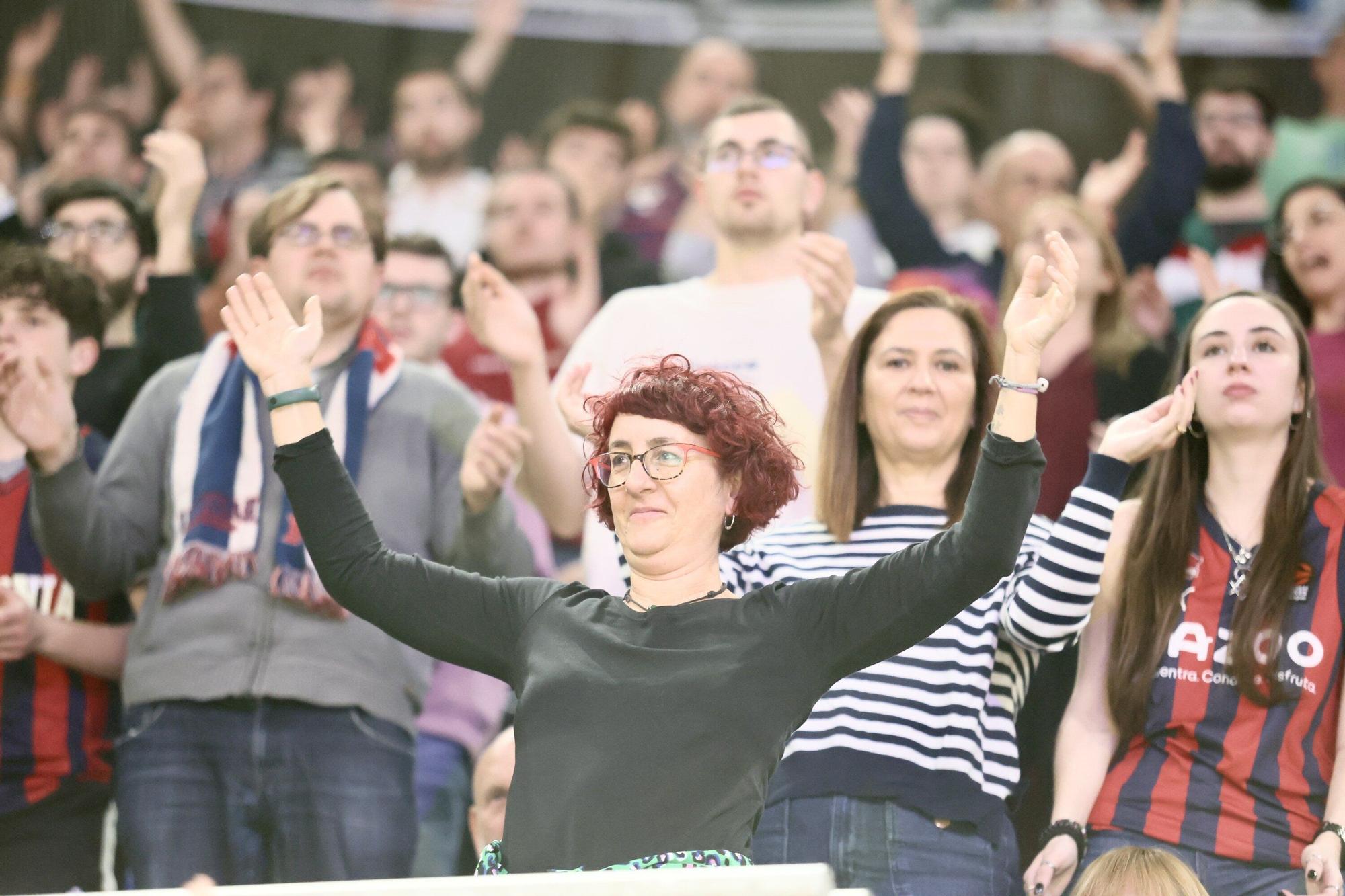 La afición azulgrana disfruta de la exhibición del Baskonia ante el Asvel
