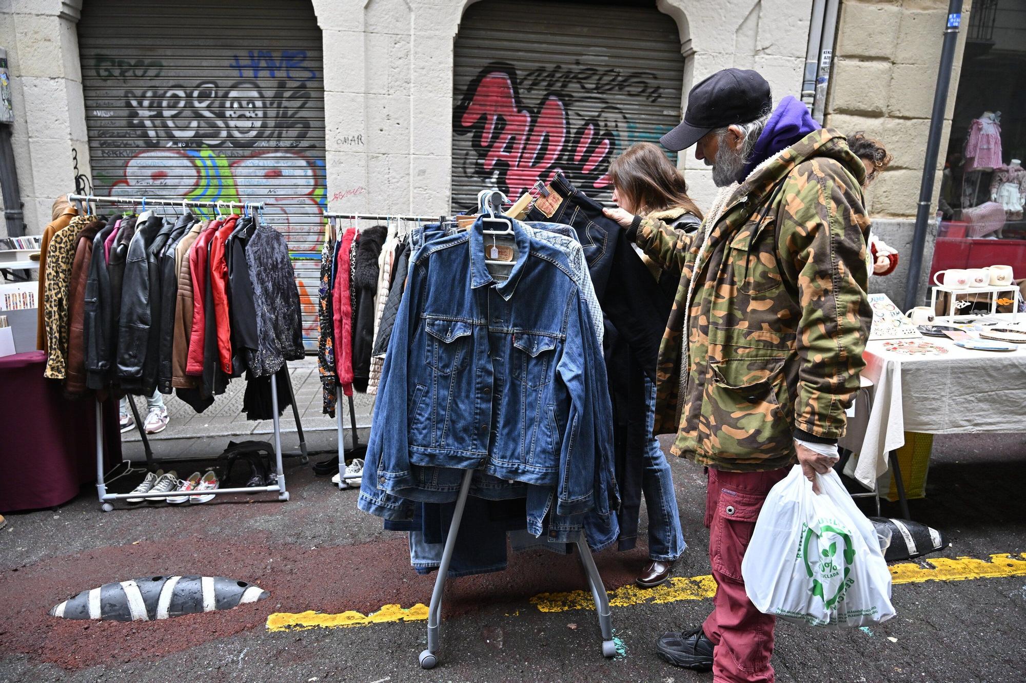 En imágenes: el mercado del Dos de Mayo se viste de Navidad