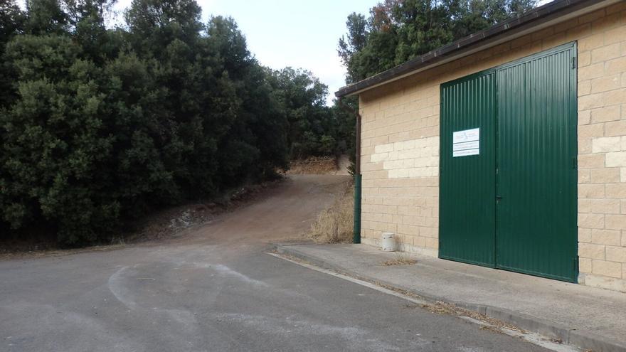 Los grupos políticos del Parlamento instan a Montejurra a conectar el servicio de agua del Canal de Navarra