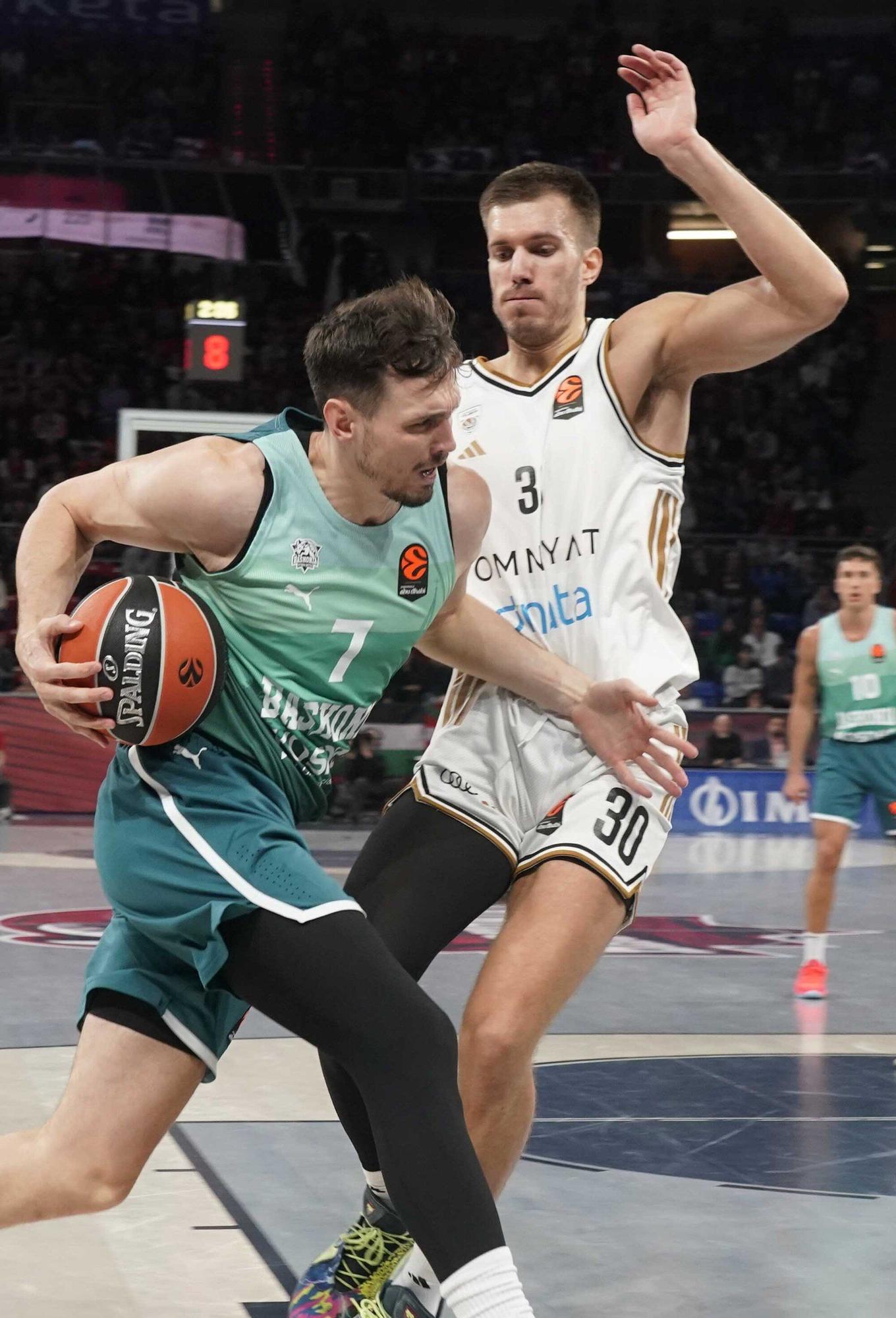 Todas las imágenes del Baskonia - Dubái (92-85)