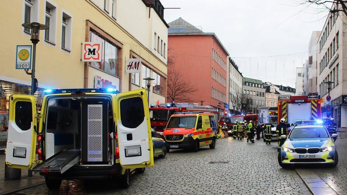 Los servicios de emergencia alemanes en el lugar del accidente. Los servicios de emergencia alemanes en el lugar del accidente.