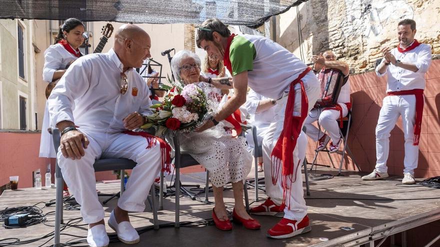 Pilar Pérez ‘Rosica’ recibió el título de Abuela de Tudela 2023