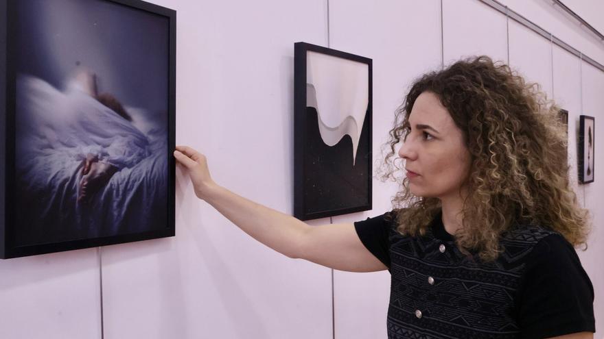 La endometriosis muestra todas sus facetas en la exposición 'Úteros errantes'