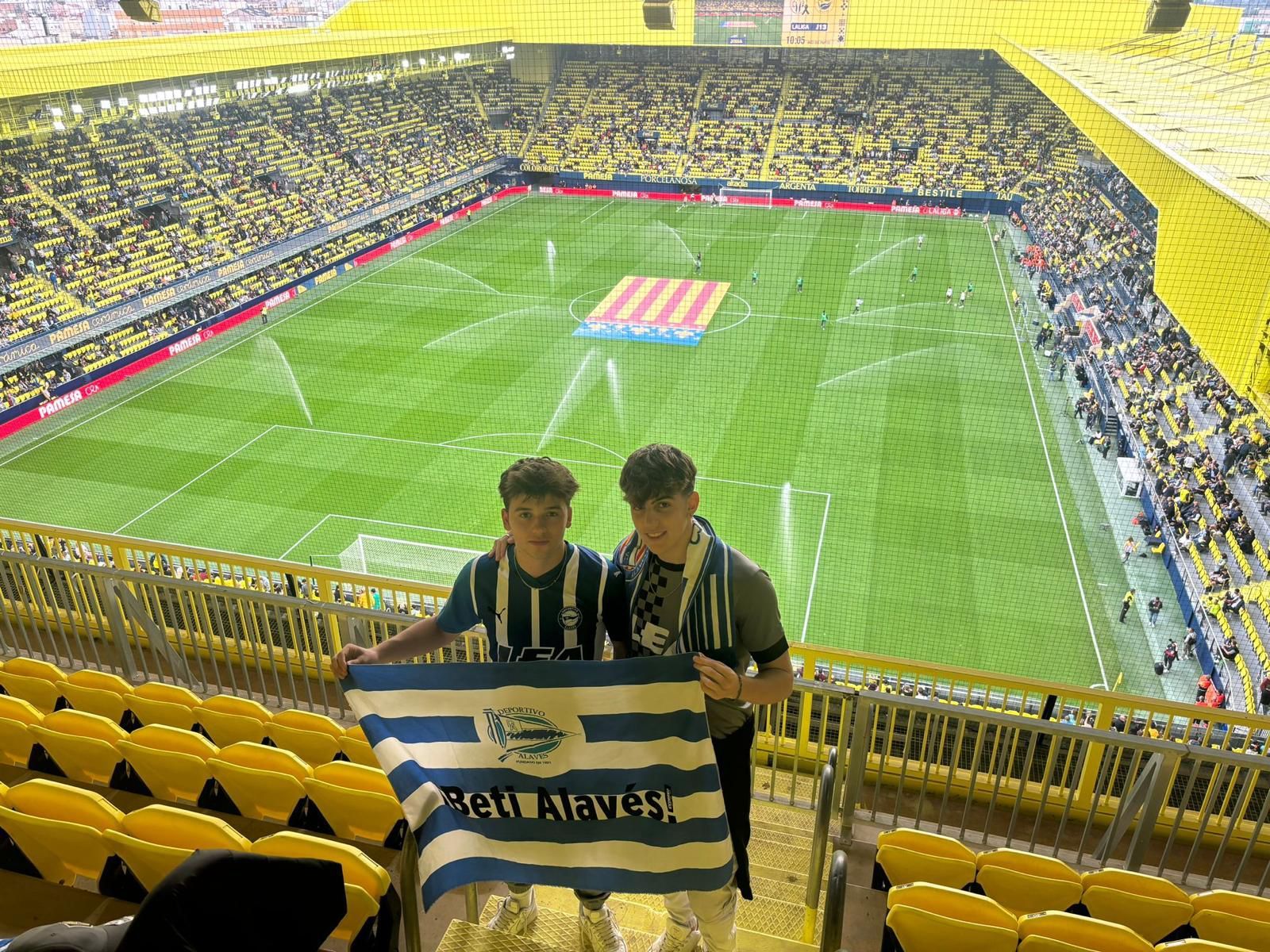 Penya Alabèscat, 10 años animando al Alavés en la distancia