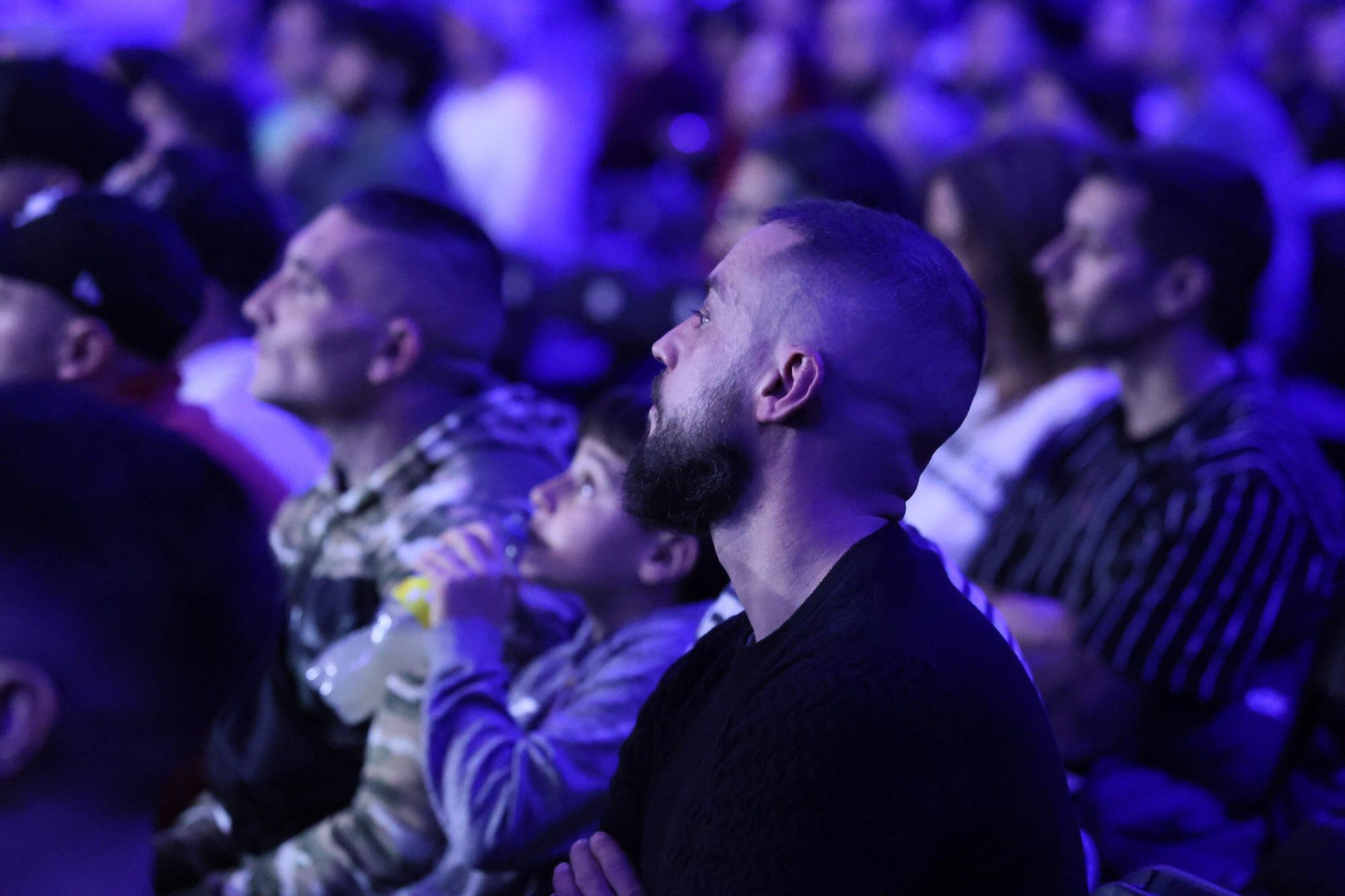 En imágenes: El Buesa se rinde al MMA con Topuria como estrella