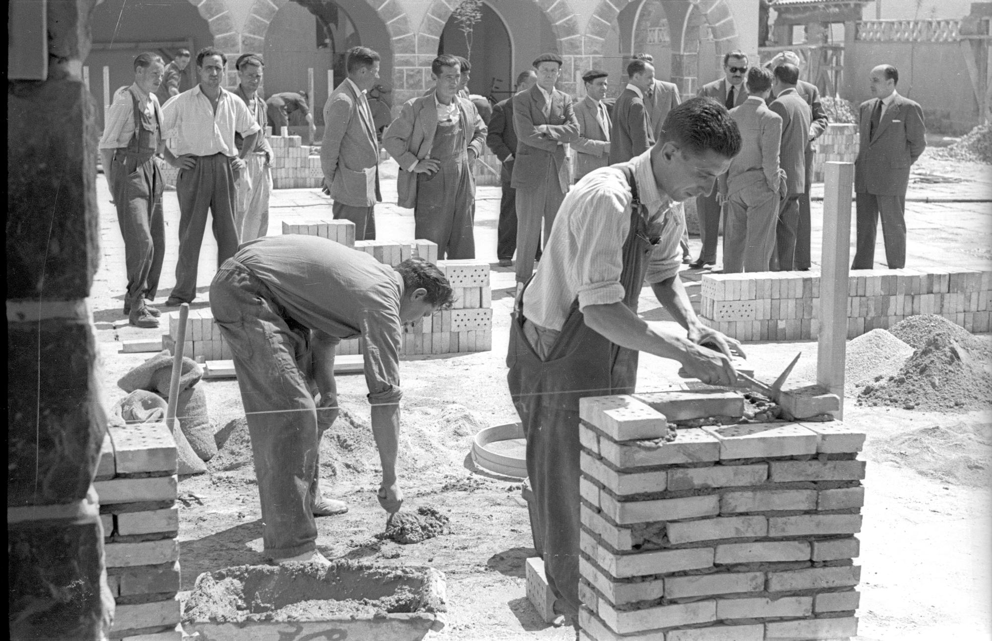 Concurso de albañilería en las obras de la Txantrea en 1952.
