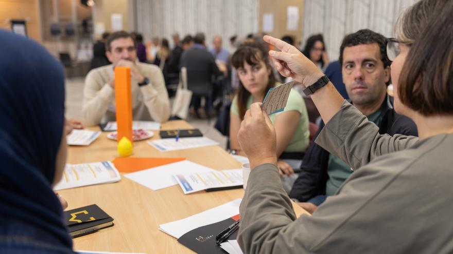 50 personas “como tú y yo”  trazan la transición energética renovable en Debagoiena