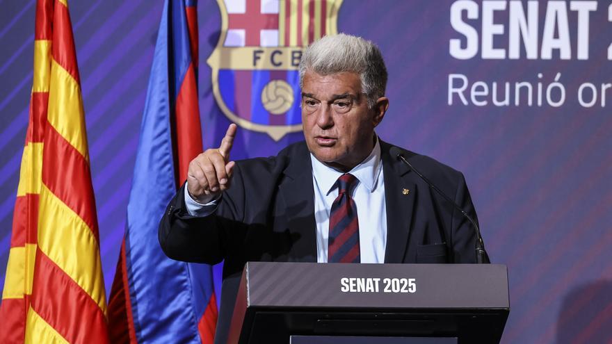 ¿Cuánto dinero debe el Barcelona en fichajes?