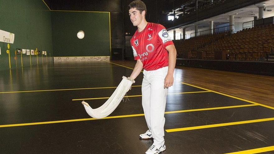 Kemen Aldabe se ejercita días antes de su debut profesional. Kemen Aldabe se ejercita días antes de su debut profesional.