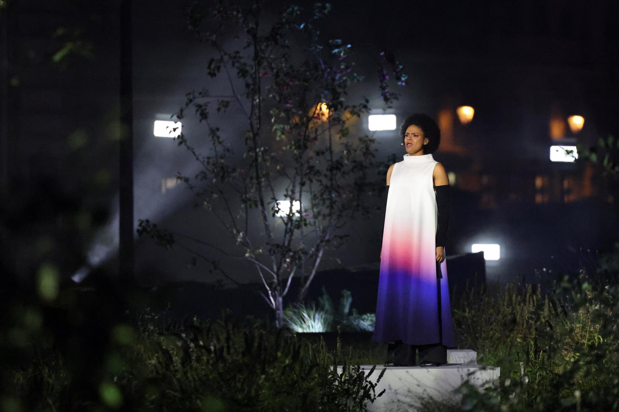 En imágenes: París homenajea a las víctimas de los atentados del 13 de noviembre en su décimo aniversario