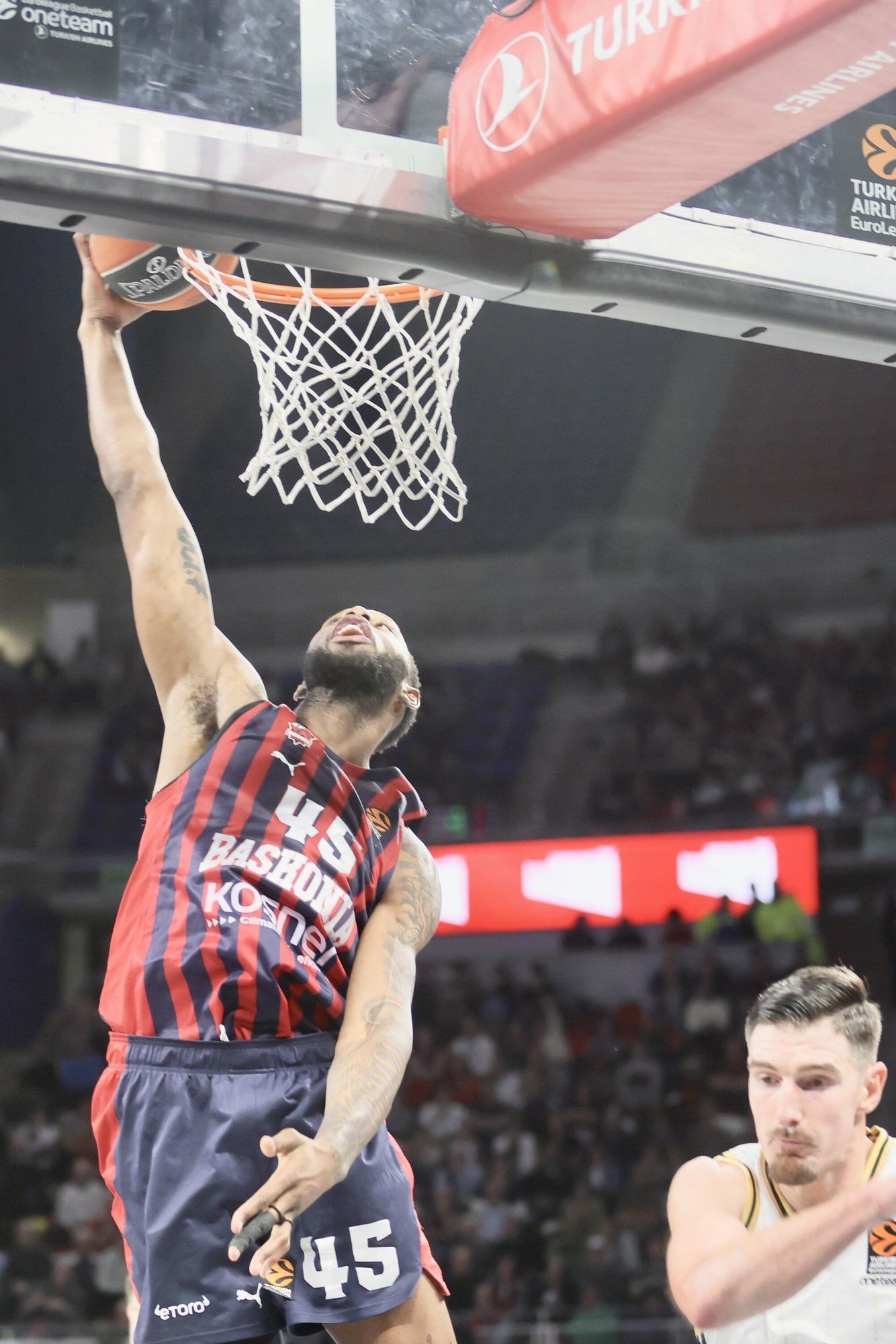 Las imágenes del Baskonia-Asvel de Euroliga en el Buesa Arena
