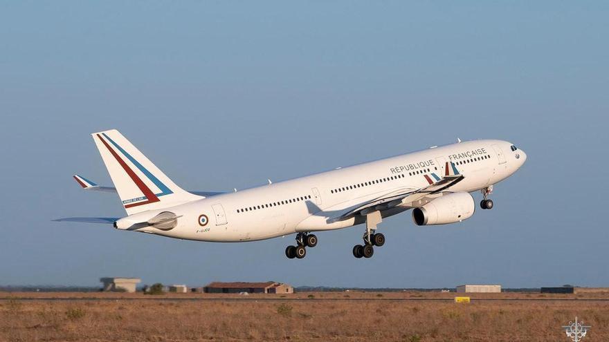 Llegan a París los primeros españoles evacuados tras el golpe de Estado en Níger