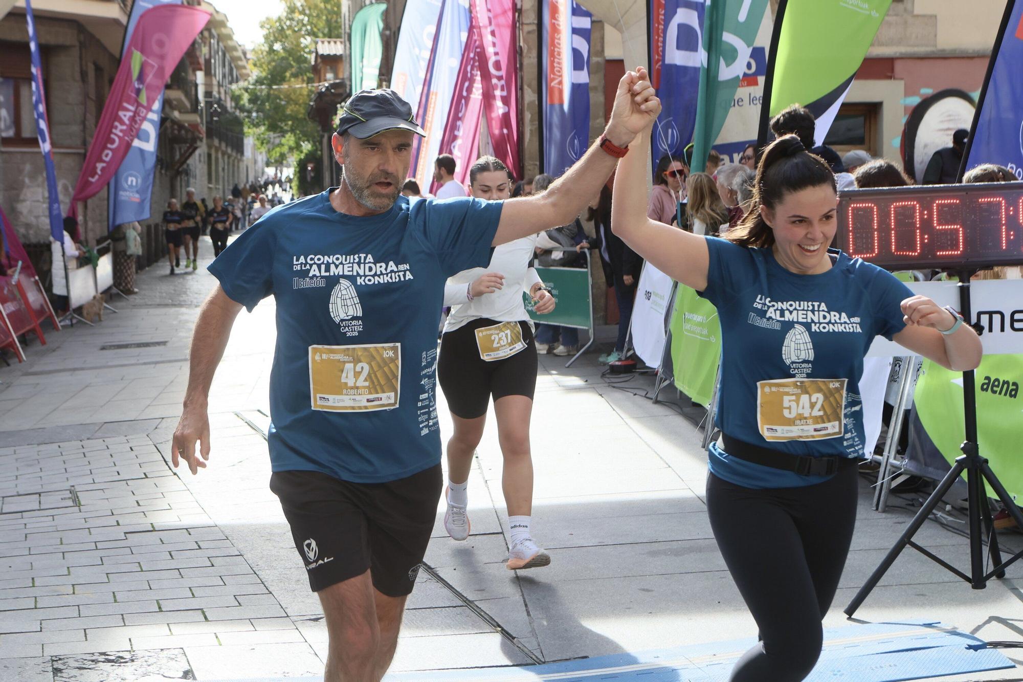 En imágenes: Miles de personas participan en La Conquista de la Almendra