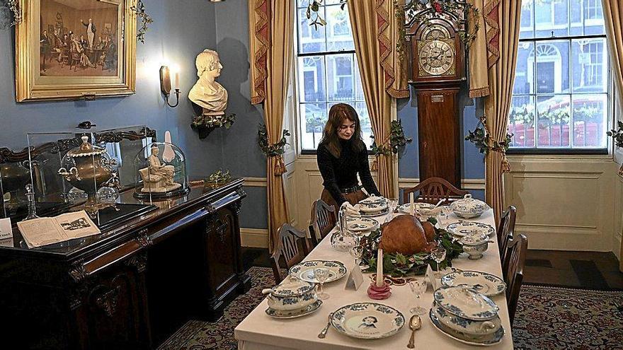 El museo Charles Dickens ha sido adornado para mostrar cómo celebraba el escritor las navidades. Fotos: Efe