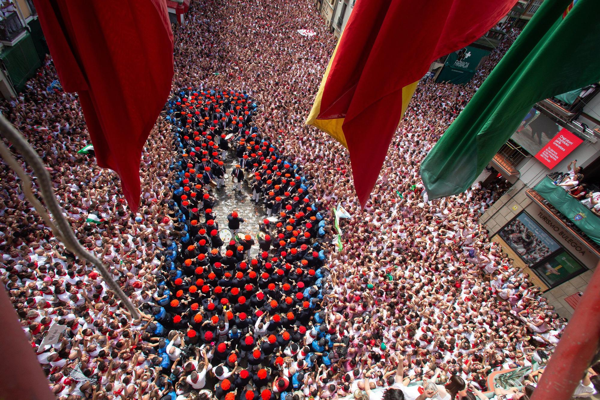 Fotos del  Chupinazo de San Fermín 2025 en Pamplona: ¡La fiesta más internacional se enciende con un grito solidario por Palestina!
