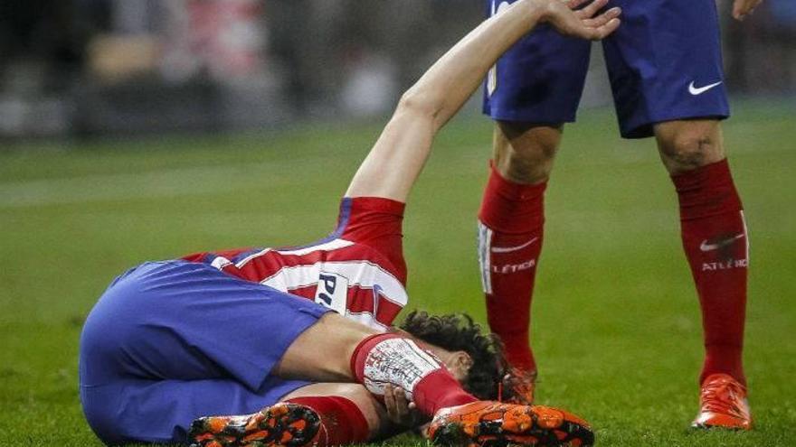Tiago sufre una fractura una fractura en la tibia derecha