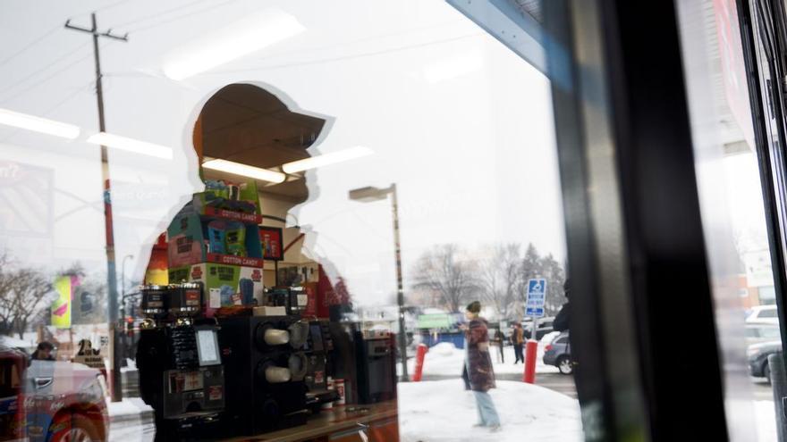 El hombre que inmigración han matado a tiros en Minneapolis tenía 37 años y permiso de armas