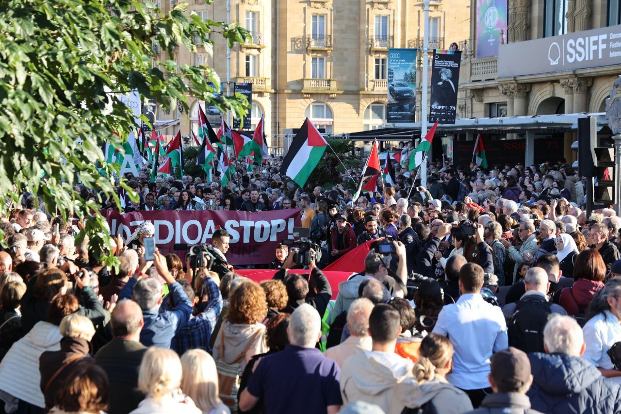 La solidaridad con Palestina llena las calles de Donostia