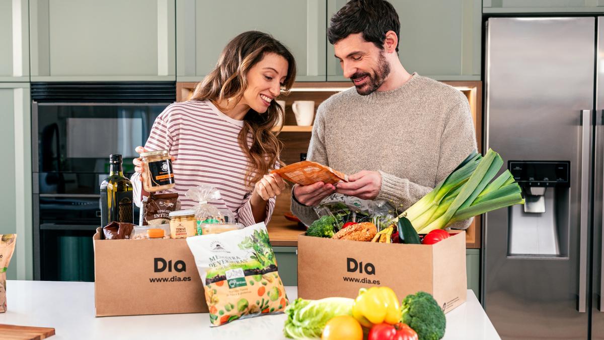 Clientes de Dia con su cesta de la compra