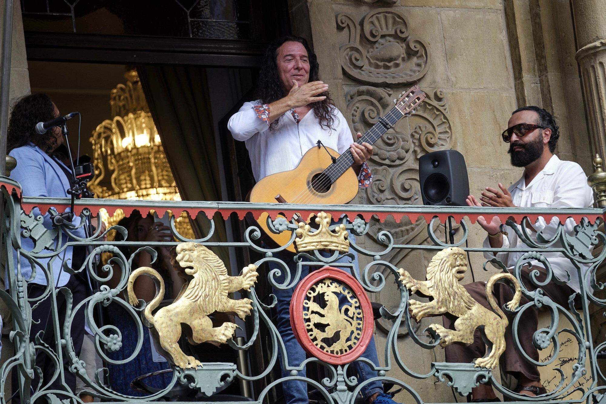 Tomatito, flamenco en el balcón del Ayuntamiento de Pamplona