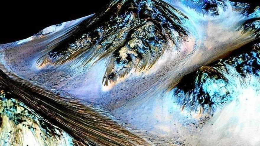 Hay agua activa y salobre en Marte