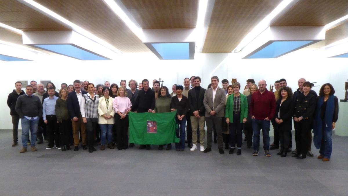 La representación de Angiozar ha realizado una fotografía grupal como testigo de la aprobación del requisito legal.