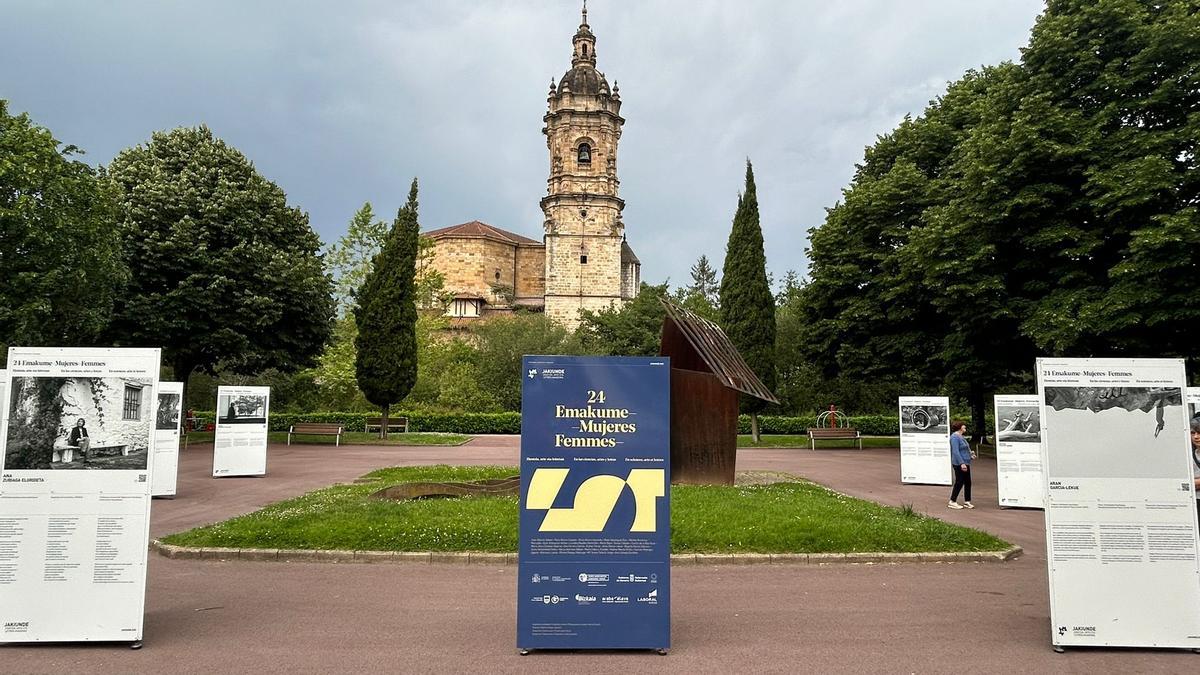 &#039;24 Emakume zientzian, artean eta letretan&#039; erakusketa, Zubiondo parkean.
