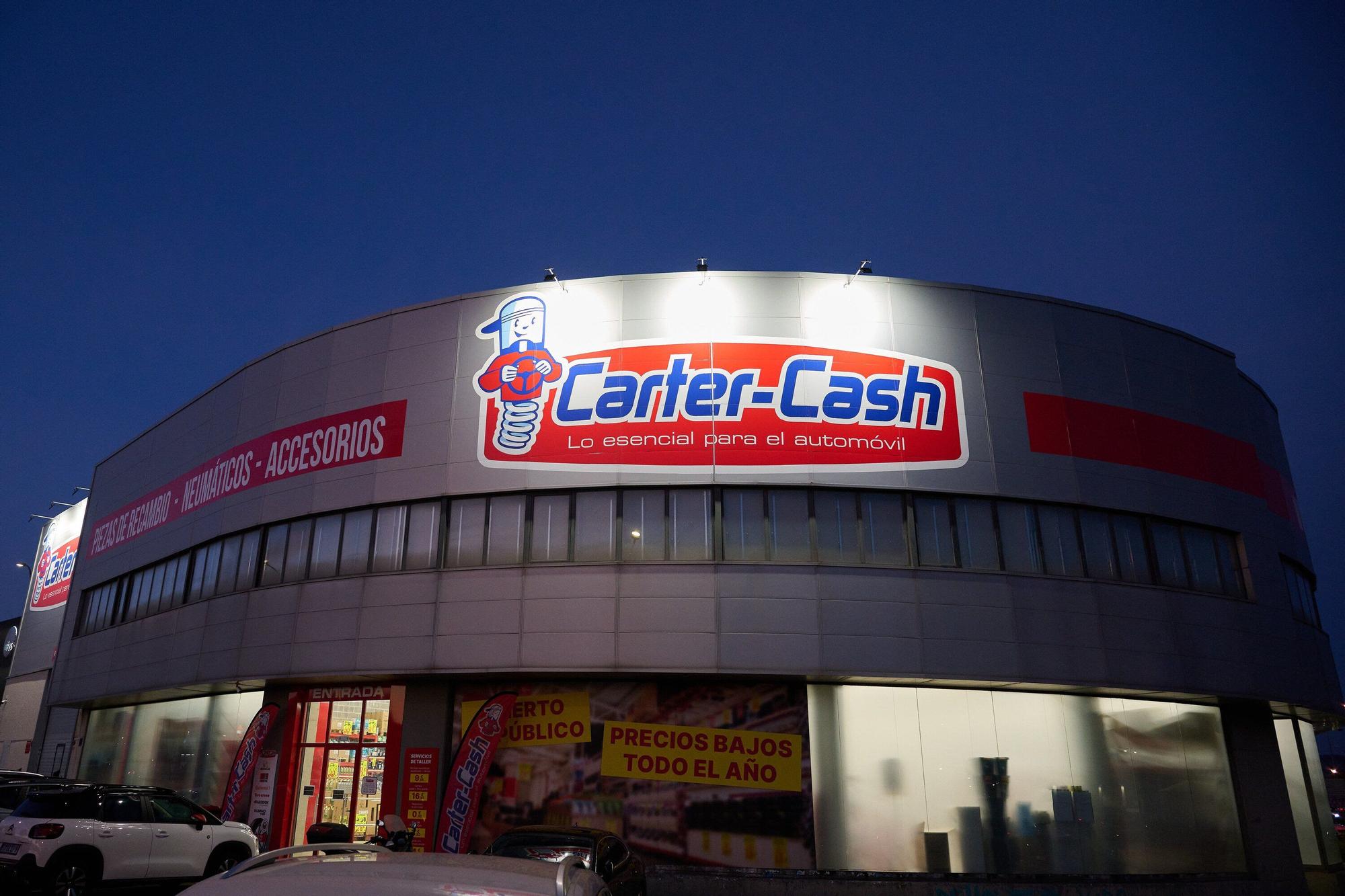 Fotos de la inauguración oficial de la nueva tienda de Carter-Cash en Pamplona