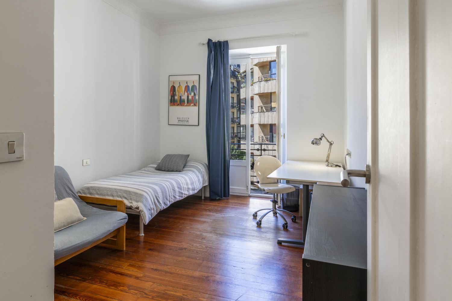 Magnífica propiedad en venta ubicada en un edificio señorial, situada en una de las zonas más elegantes del céntrico barrio de Gros