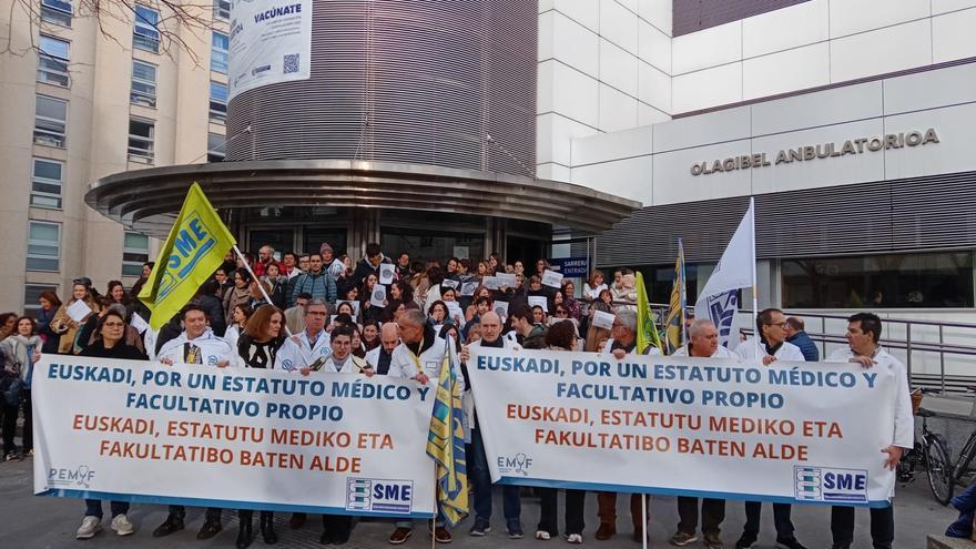 Los médicos intensifican su pulso con la ministra de Sanidad con 5 días de huelga esta semana
