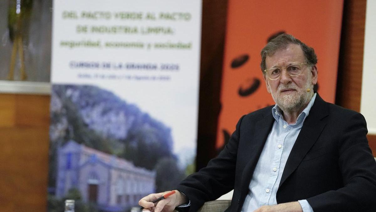 Rajoy en la presentación en los Cursos de La Granda de su libro &#039;Discursos parlamentarios de Mariano Rajoy Brey. Presidente del Gobierno 2011-2018&#039;.