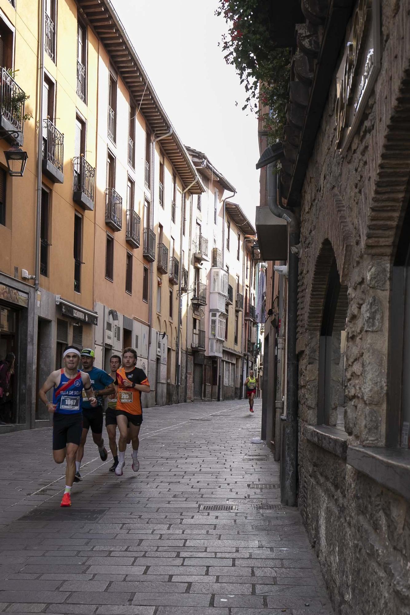 En imágenes: Miles de personas participan en La Conquista de la Almendra