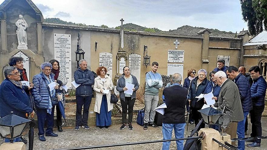 Homenaje que  se celebró en el cementerio de Estella-Lizarra ante el  panteón de Fortunato Aguirre.