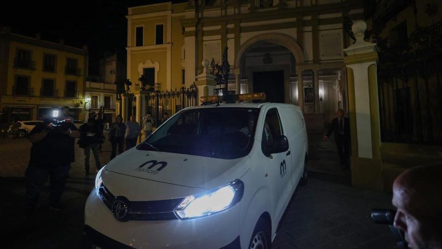 La Hermandad de la Macarena exhuma los restos del golpista Queipo de Llano con nocturnidad