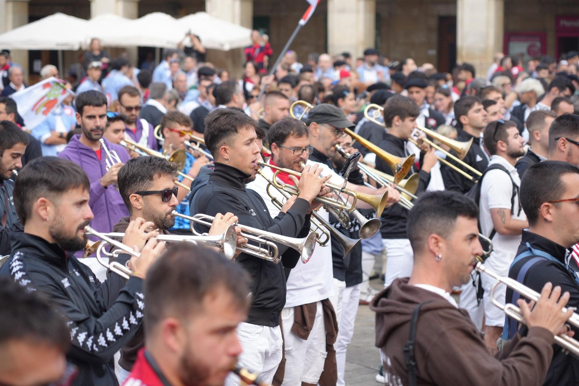 En imágenes: Las dianas llaman a la fiesta en el día de Santiago