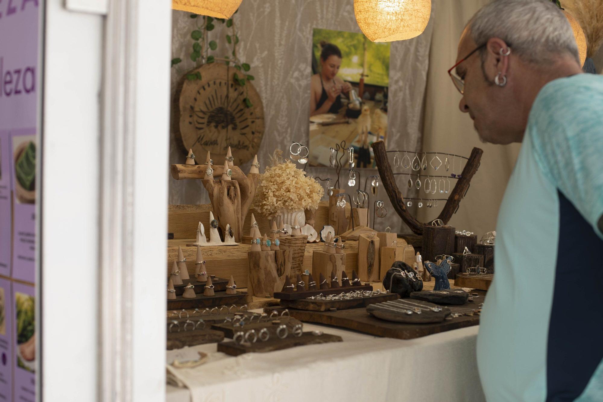 En imágenes: La plaza Santa Bárbara acoge la feria de La Blanca