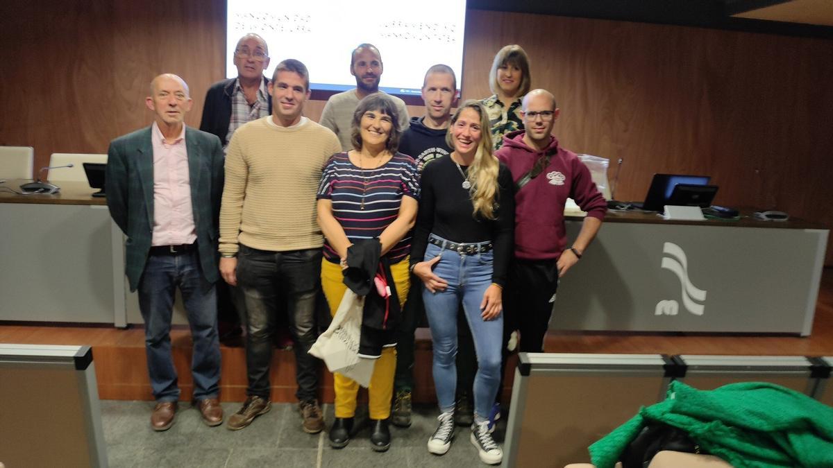 Representantes del Consorcio Turístico de Tierra Estella, con Marian Etxalar en el centro de la primera fila.