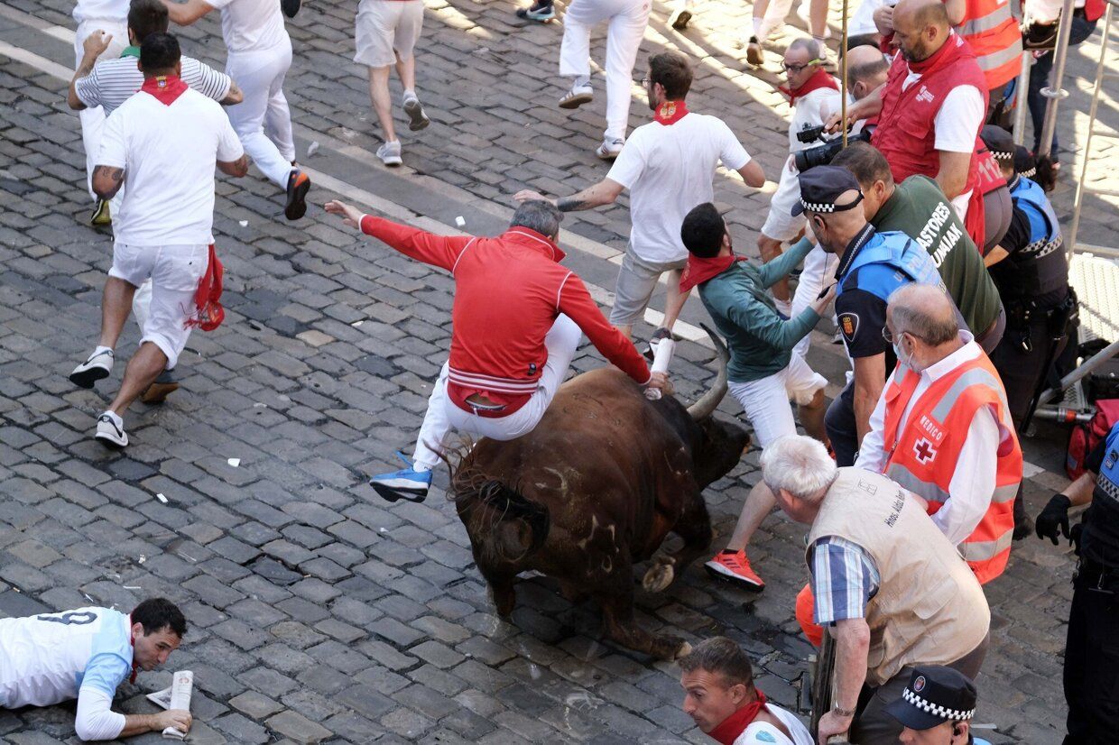 San Fermín | Sexto encierro, con los Jandilla, tramo del Ayuntamiento (Iban Aguinaga)