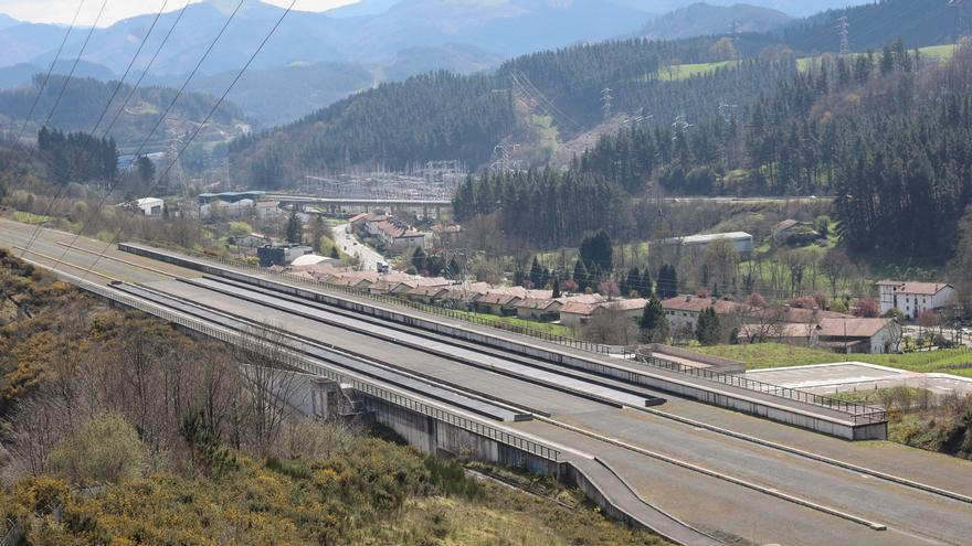 Madrid obvia la propuesta vasca para evitar Aralar en la conexión del TAV por Ezkio