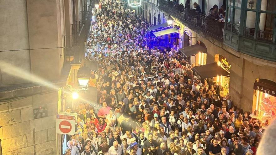 Llenazo en el Casco Viejo de Bilbao como colofón a los actos de la semana txikitera