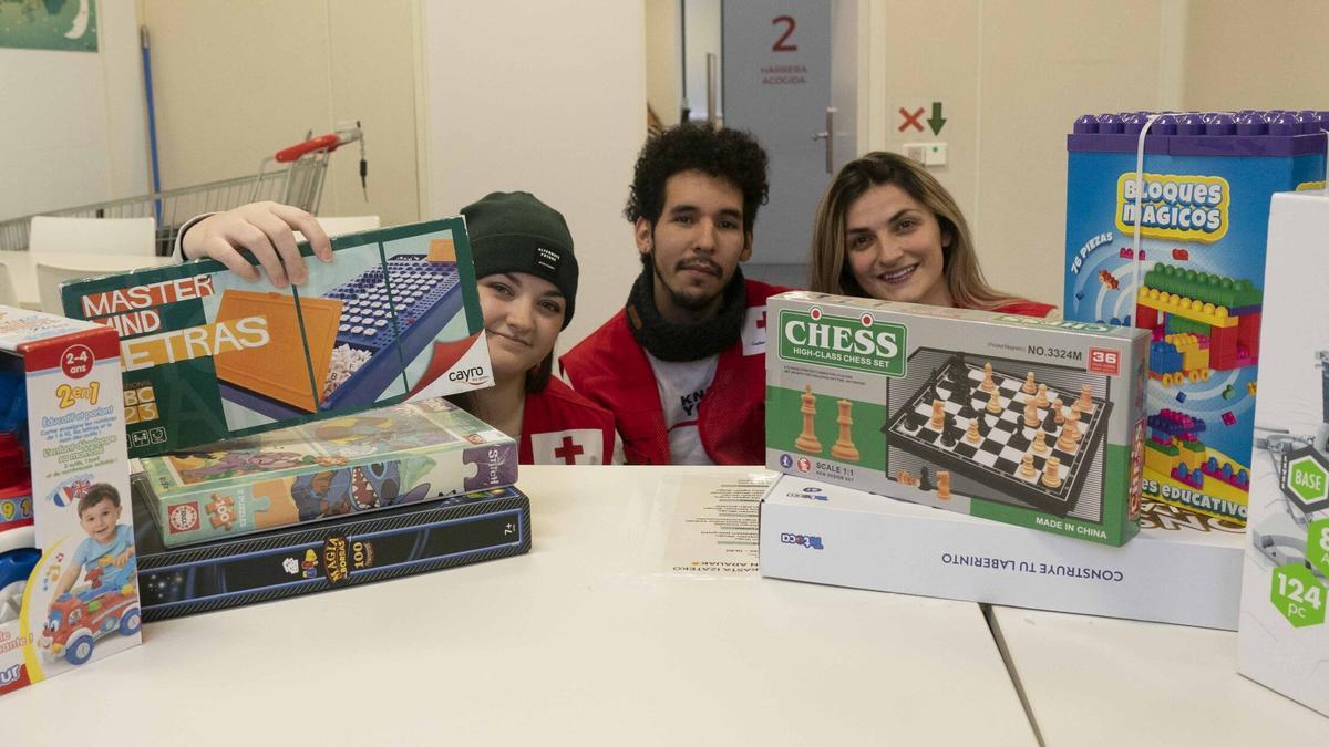 Moreno, Camayo y Emi Galcheva (ténica de Juventud en Cruz Roja en Álava)