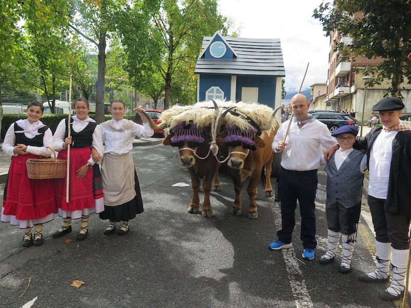 El desfile de la Euskal Jaia de Urretxu, en imágenes