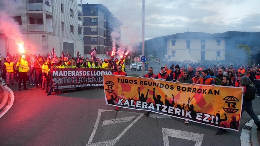 En imágenes: Amurrio sale a la calle para reclamar un futuro para la comarca