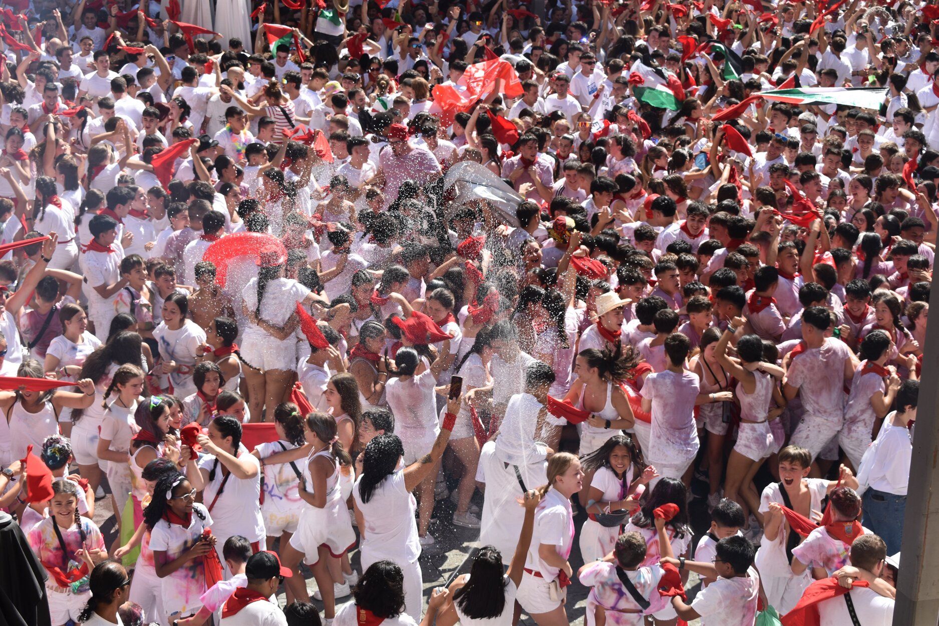 Fotos del chupinazo de fiestas de Peralta