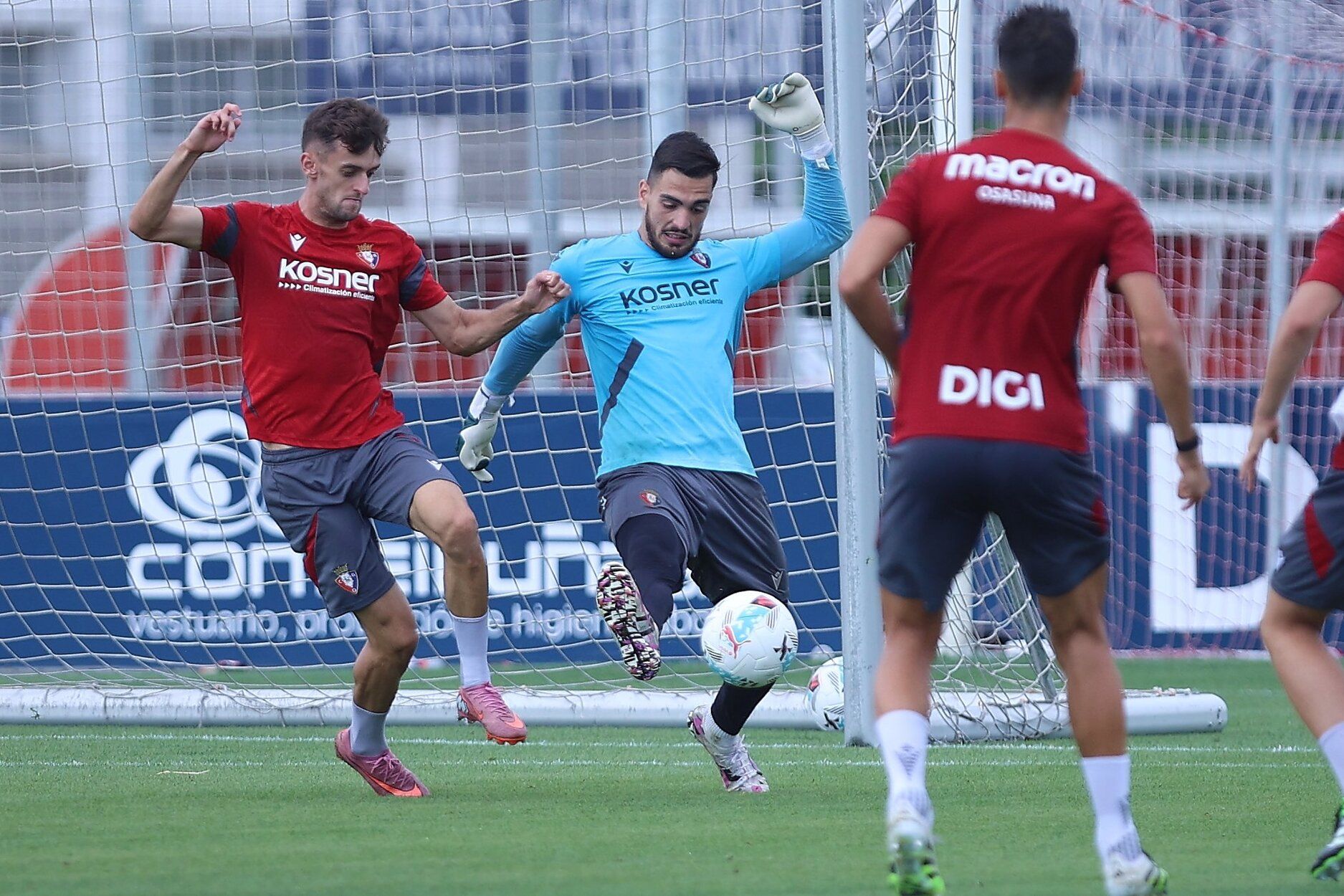 Fotos del entrenamiento de Osasuna (13/08/2025)