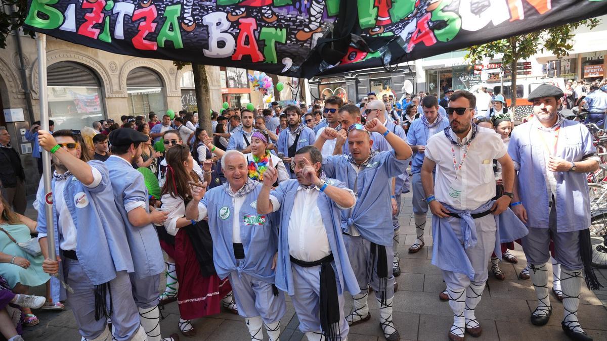 Un paseíllo veterano entre la jarana y la denuncia
