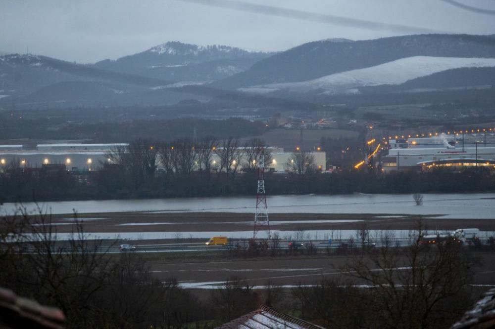 Agua y nieve en Vitoria.