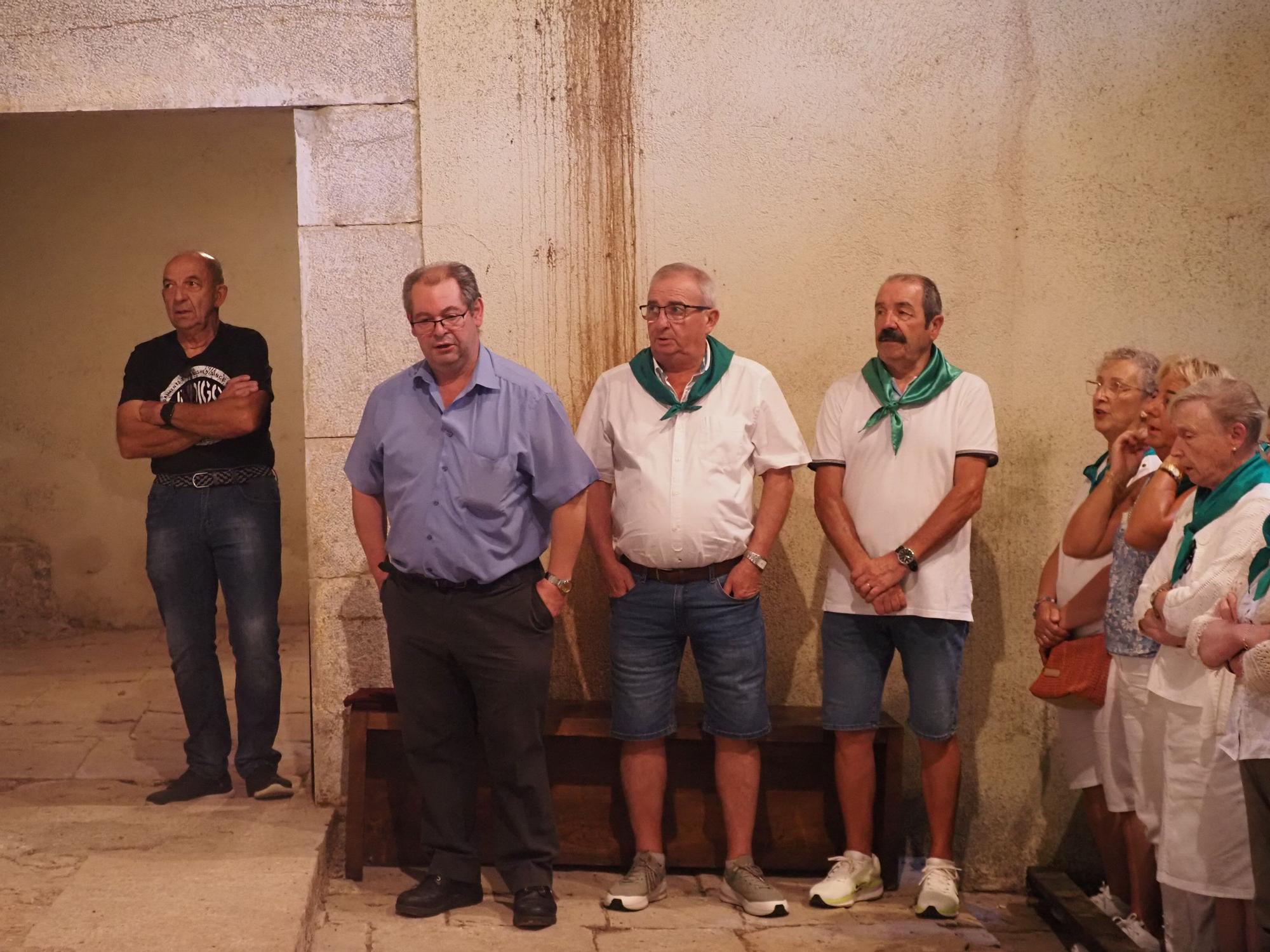 Fiesta en verde y blanco en la ermita de Santa Ana de Mendaro