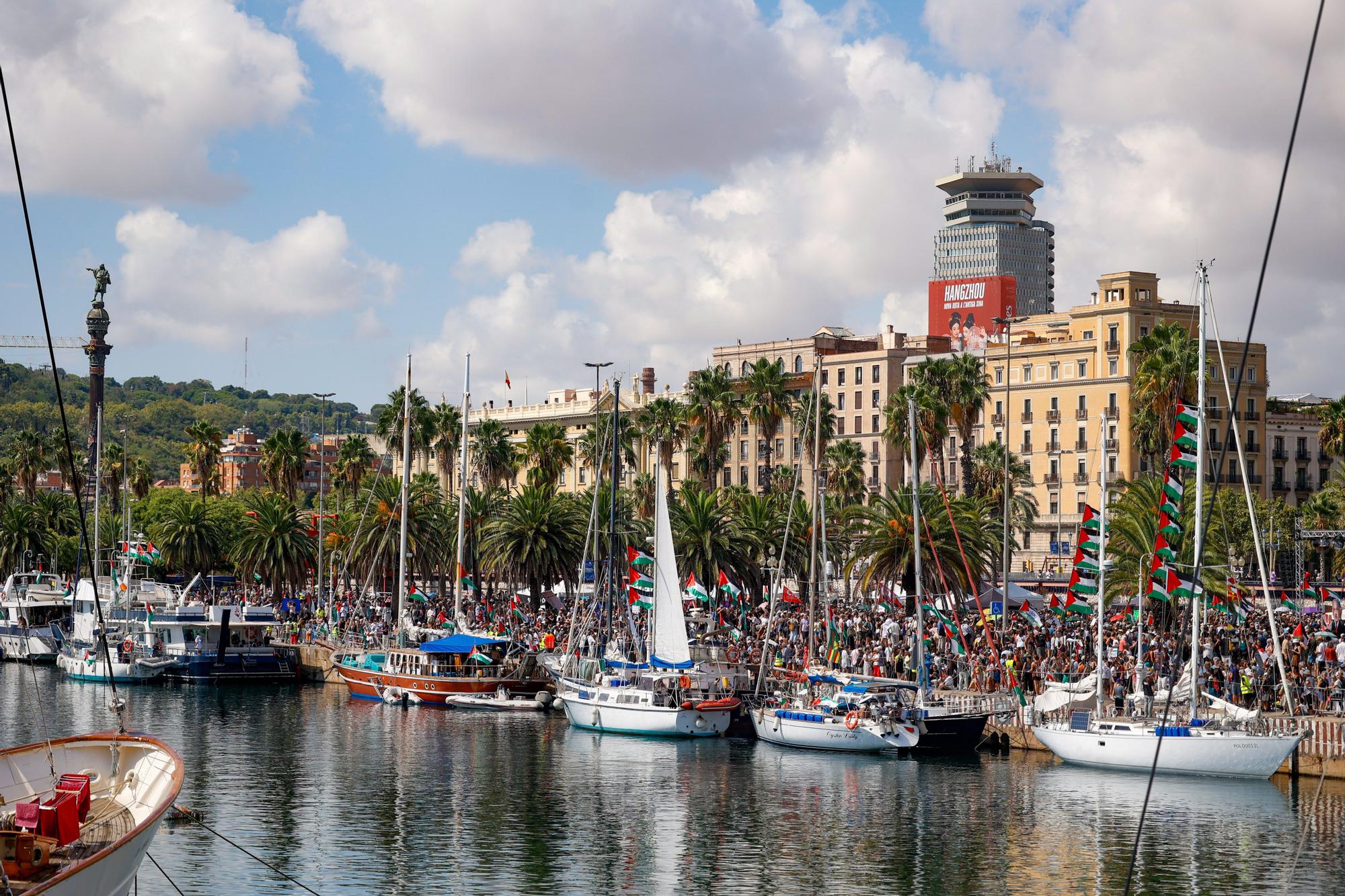 Fotos: La flotilla Global Sumud zarpa rumbo a Gaza